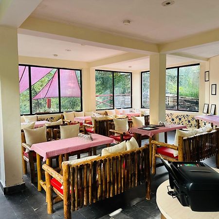 Red House Cafe And Inn Manāli エクステリア 写真