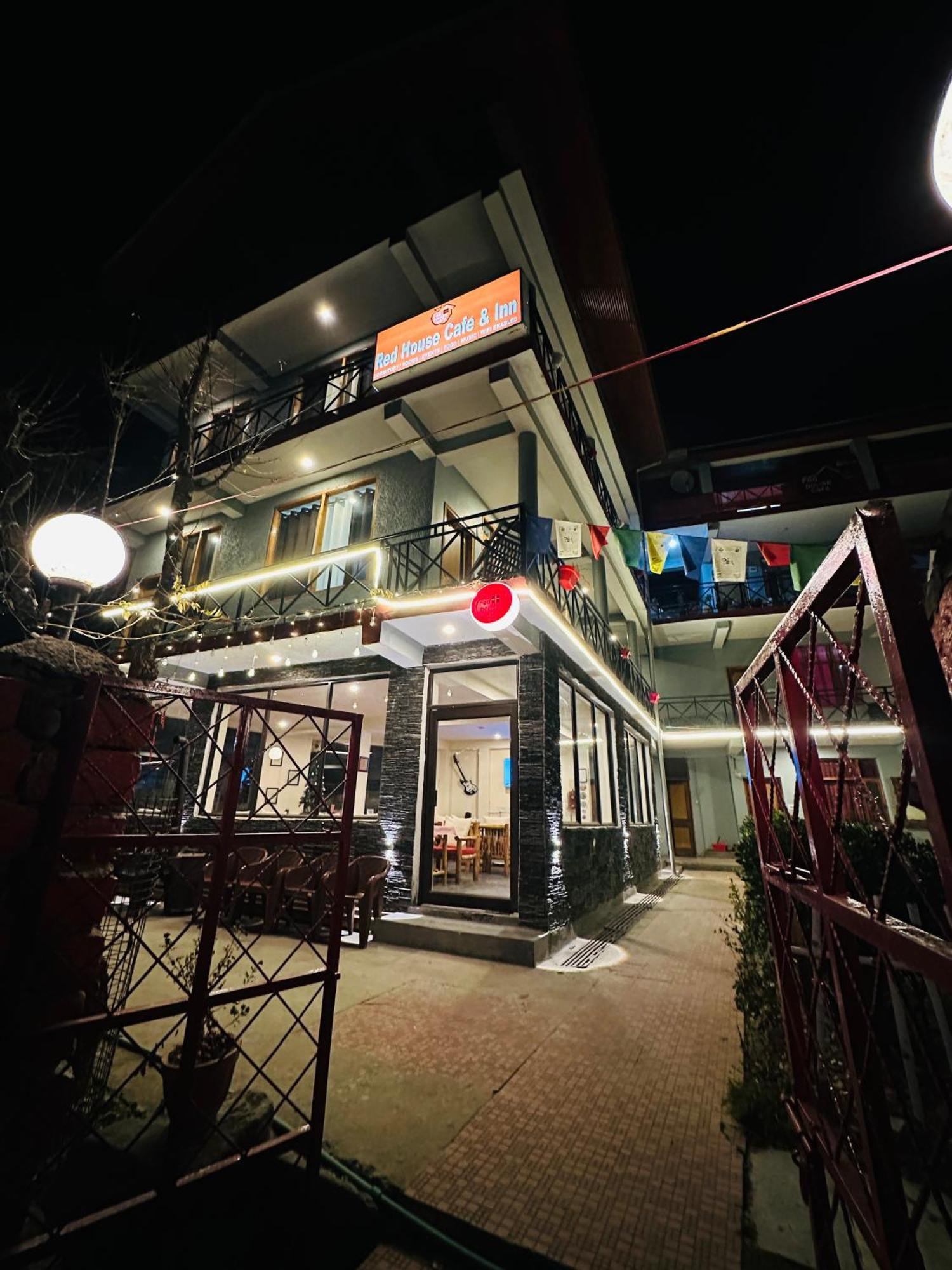 Red House Cafe And Inn Manāli エクステリア 写真