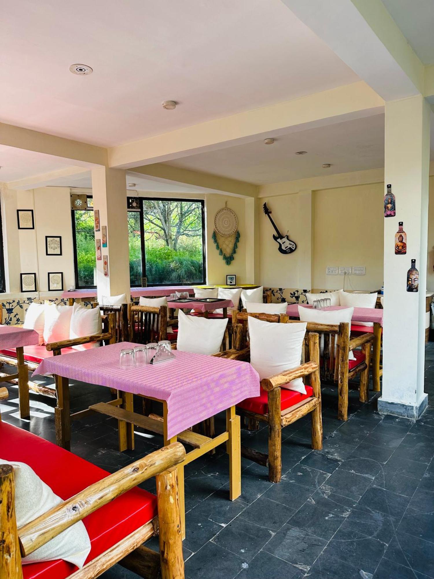 Red House Cafe And Inn Manāli エクステリア 写真