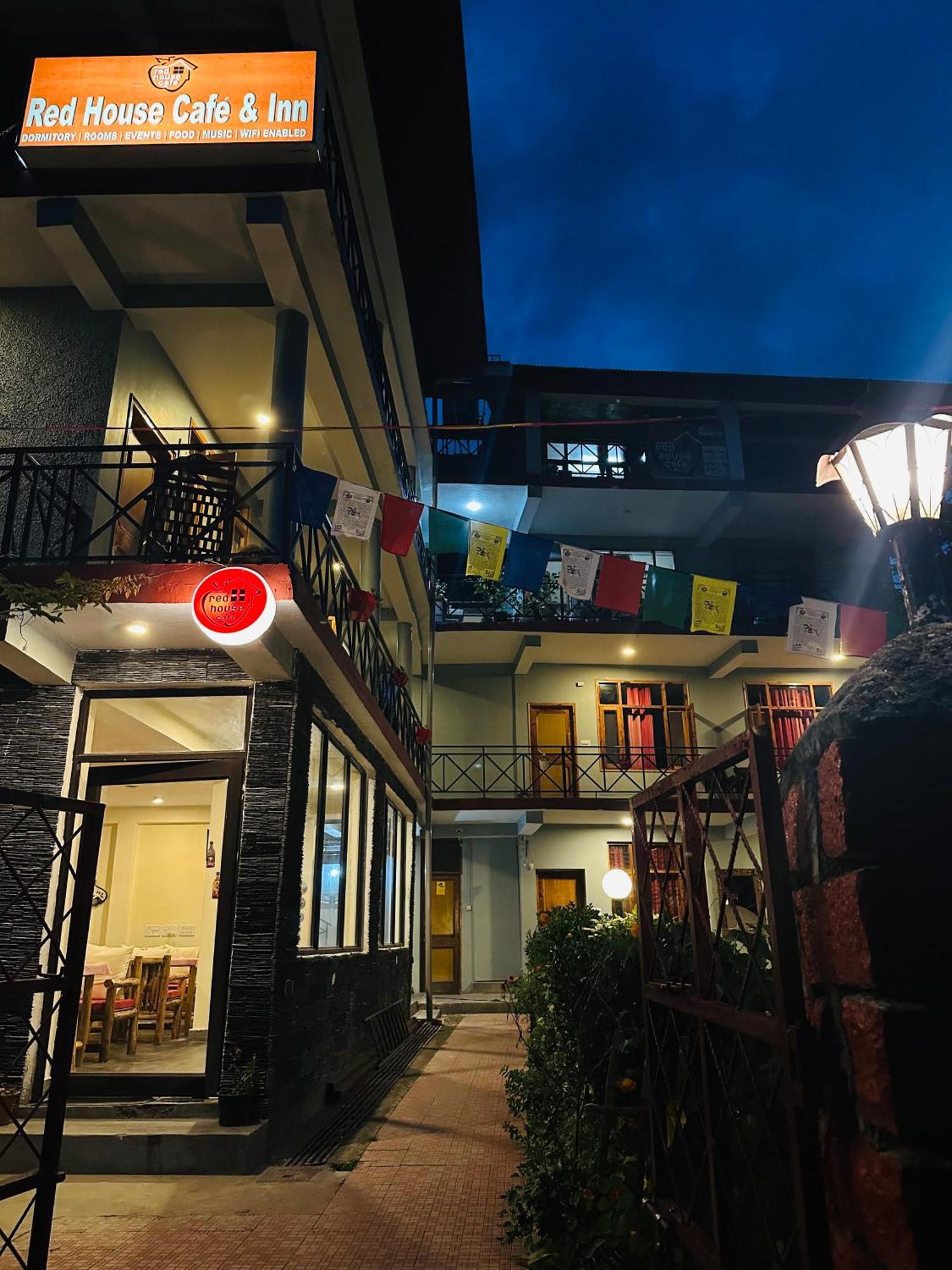 Red House Cafe And Inn Manāli エクステリア 写真
